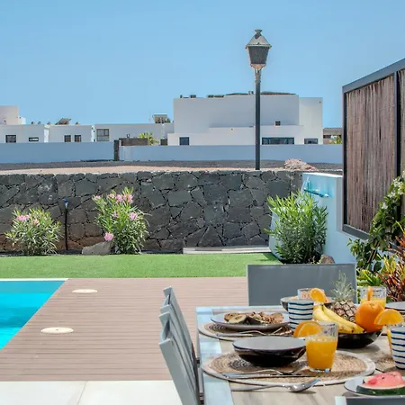 Serena 38 - Heated Pool, Sea Views, Ac, High Speed Internet * Playa Blanca