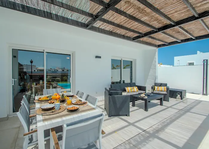 Serena 38 - Heated Pool, Sea Views, Ac, High Speed Internet Villa Playa Blanca