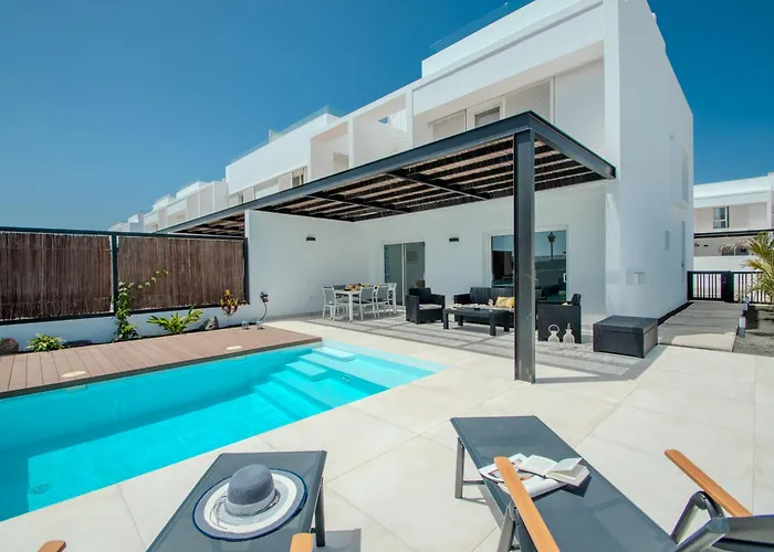 Serena 38 - Heated Pool, Sea Views, Ac, High Speed Internet Villa Playa Blanca