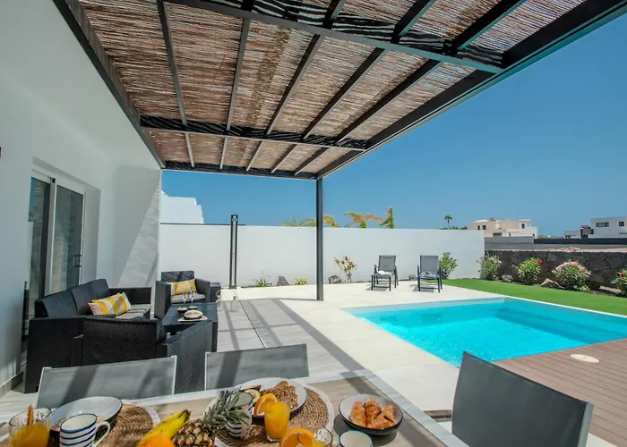 Serena 38 - Heated Pool, Sea Views, Ac, High Speed Internet * Playa Blanca