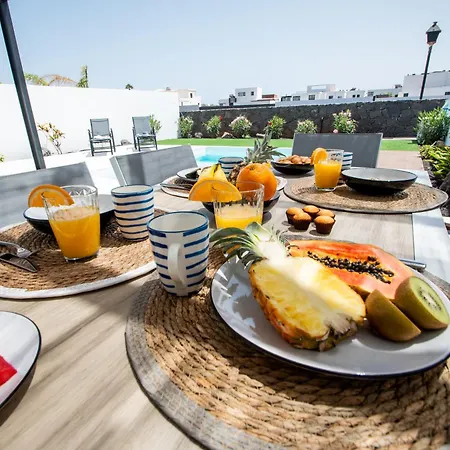 Villa Serena 38 - Heated Pool, Sea Views, Ac, High Speed Internet Playa Blanca