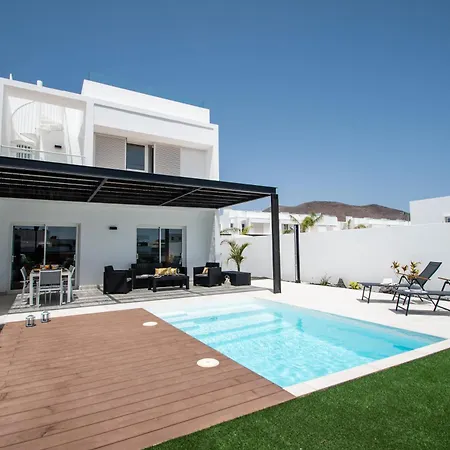 Serena 38 - Heated Pool, Sea Views, Ac, High Speed Internet Villa Playa Blanca